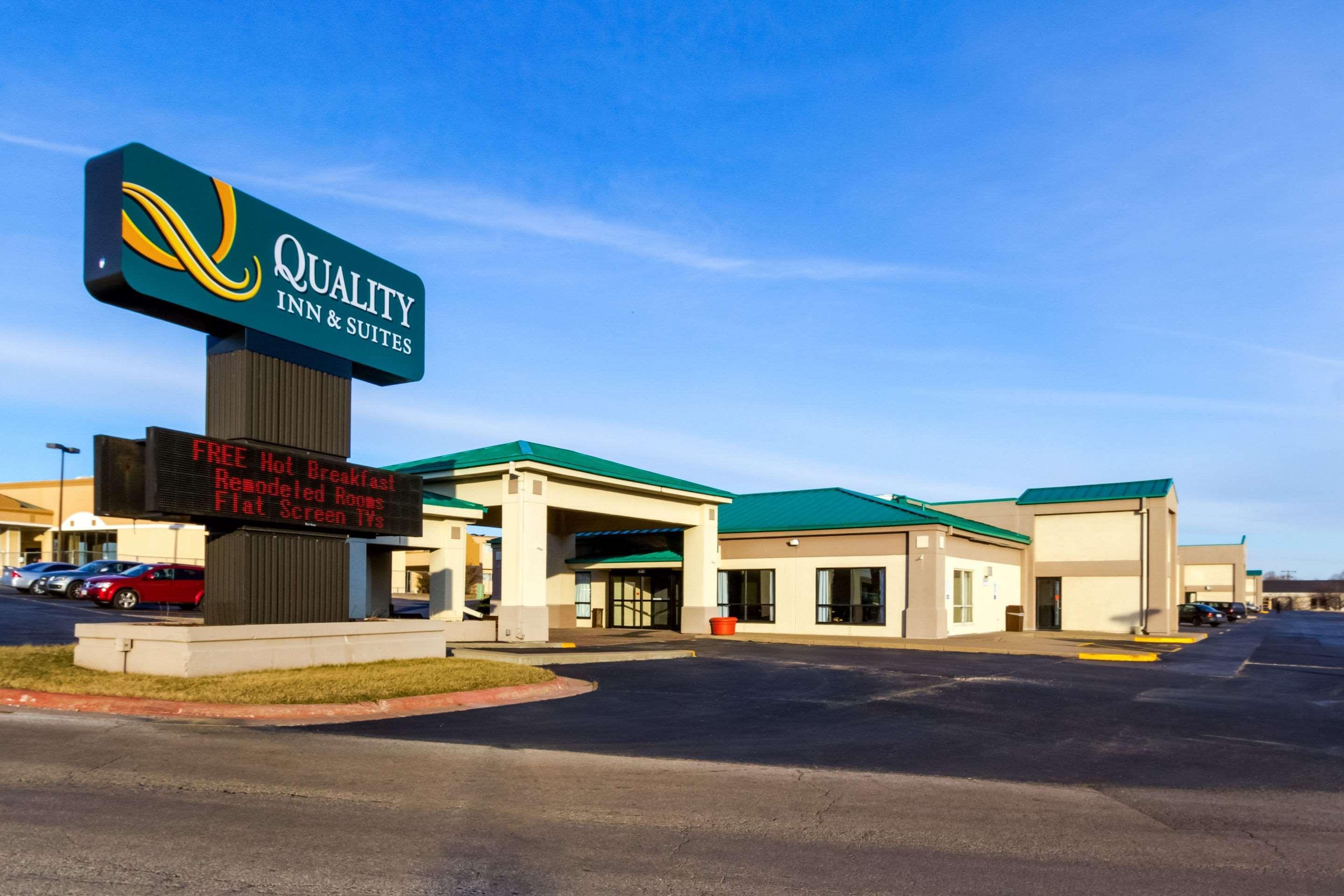 Quality Inn & Suites Moline - Quad Cities Zewnętrze zdjęcie