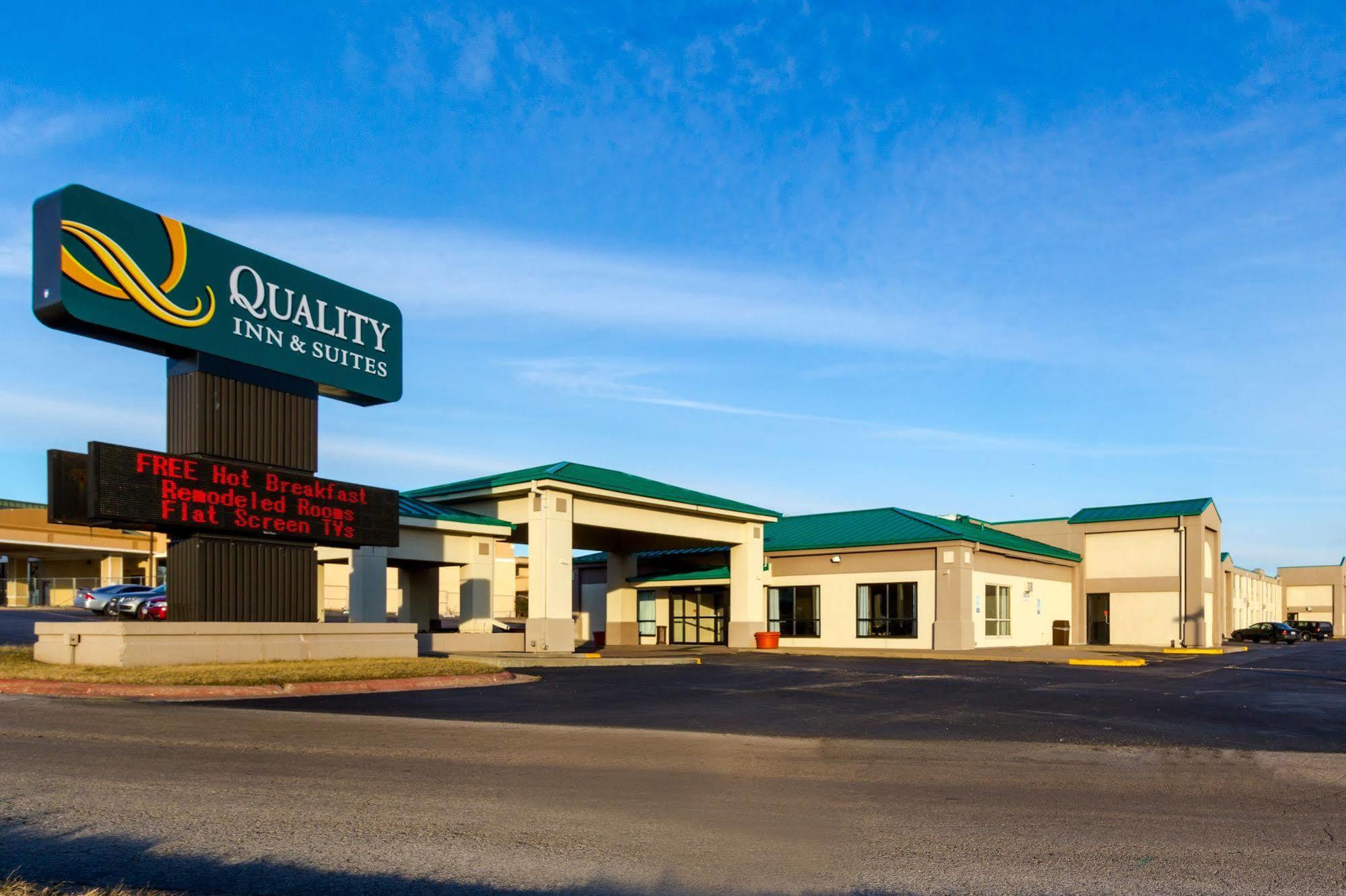 Quality Inn & Suites Moline - Quad Cities Zewnętrze zdjęcie